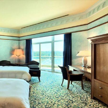 Empire Hotel And Country Club Brunei Bandar Seri Begawan Exteriör bild